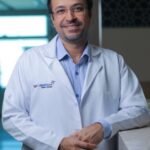 الدكتور جاكوب من أحسن أطباء مختصين في علاج وزراعة الأسنان الفورية لدى افضل عيادة من عيادات الأسنان في الهند، كوتشي، كيرلا، حيدراباد، مومباي، دلهي، بنجالور،