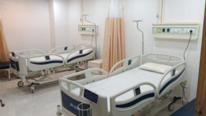 مستشفى فاح فائق التخصصي في لكناو الهندية يعالج كل الحالات المرضية مثل المخ والأعصاب، العمود الفقري، السرطا، التجميلية، المسالك البولية، الأسنان، العقم، العظام