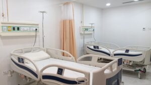 مستشفى فاح فائق التخصصي في لكناو الهندية يعالج كل الحالات المرضية مثل المخ والأعصاب، العمود الفقري، السرطا، التجميلية، المسالك البولية، الأسنان، العقم، العظام