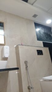 مستشفى فاح فائق التخصصي في لكناو الهندية يعالج كل الحالات المرضية مثل المخ والأعصاب، العمود الفقري، السرطا، التجميلية، المسالك البولية، الأسنان، العقم، العظام