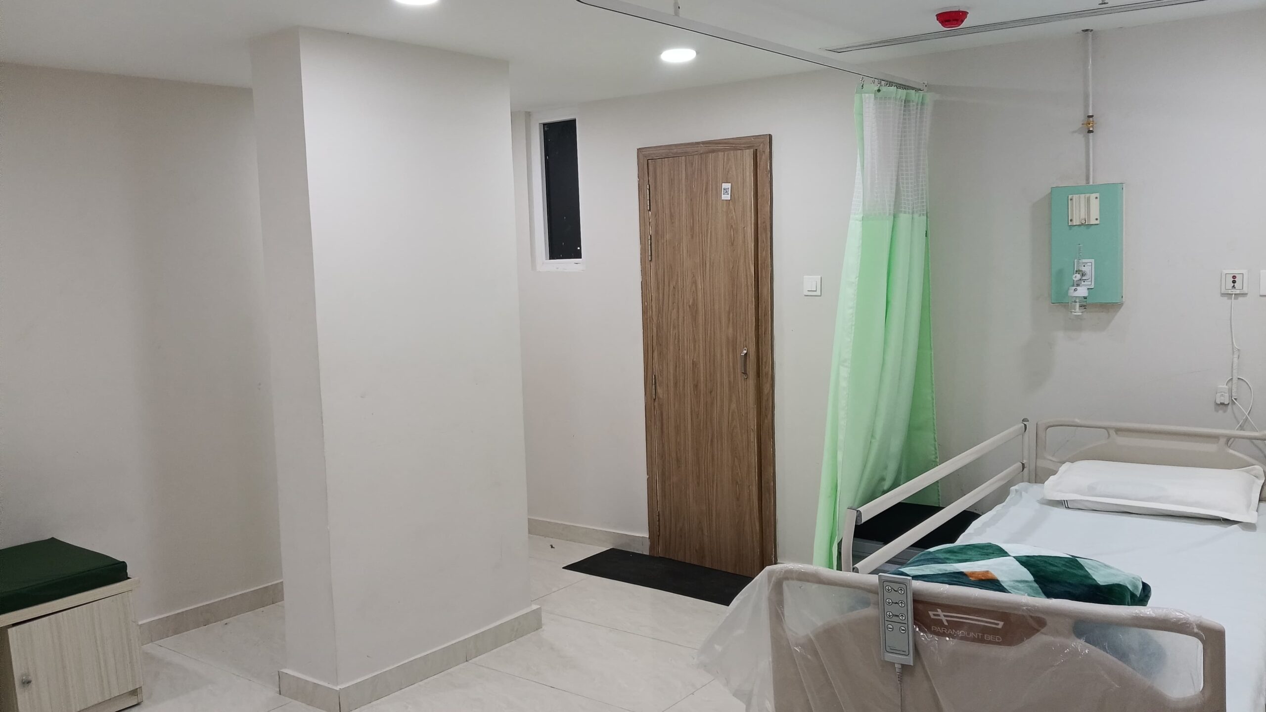 مستشفى فاح فائق التخصصي في لكناو الهندية يعالج كل الحالات المرضية مثل المخ والأعصاب، العمود الفقري، السرطا، التجميلية، المسالك البولية، الأسنان، العقم، العظام