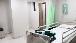 مستشفى فاح فائق التخصصي في لكناو الهندية يعالج كل الحالات المرضية مثل المخ والأعصاب، العمود الفقري، السرطا، التجميلية، المسالك البولية، الأسنان، العقم، العظام