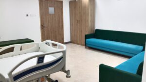مستشفى فاح فائق التخصصي في لكناو الهندية يعالج كل الحالات المرضية مثل المخ والأعصاب، العمود الفقري، السرطا، التجميلية، المسالك البولية، الأسنان، العقم، العظام