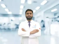 الدكتور حمزة من دلهي | أفضل جراح العمود الفقري والحدب في دلهي، الهند