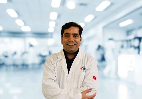 الدكتور أميت من دلهي | أفضل طبيب زراعة الأسنان في دلهي، الهند