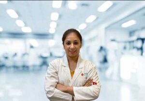 الدكتورة نيتيكا من دلهي | تركيب وزراعة الأسنان في دلهي، الهند