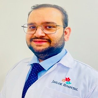 الدكتور جيهان دهبار استشاري طب الأورام في مستشفى جاسلوك مومباي