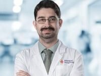 د. كاران كوكريجا جراح عظام في بنغالور الهند