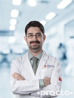 د. كاران كوكريجا جراح عظام في بنغالور الهند