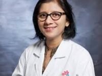 الدكتورة أنجانا سايناني استشارية طب الأورام في مستشفى جاسلوك بمومباي