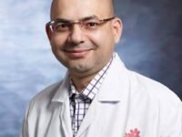 الدكتور غاناباثي بهات مدير طب الأورام وزراعة نخاع العظم في مستشفى جاسلوك بمومباي