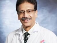 الدكتور أجيت ديساي، أخصائي أمراض القلب في مستشفى جاسلوك بمومباي