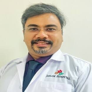 الدكتور سوراب ديشباندي استشاري كهرباء القلب في مستشفى جاسلوك بمومباي
