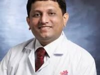 الدكتور رشي ديشباندي أخصائي أمراض الكلى وزراعة الكلى في مستشفى جاسلوك بمومباي