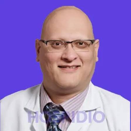 الدكتور فالي بونشا استشاري طب الأعصاب والسكتة الدماغية في مستشفى جاسلوك بمومباي