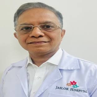 الدكتور راهول تشاكور استشاري طب الأعصاب في مستشفى جاسلوك بمومباي